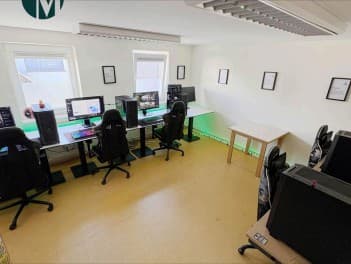 Kraft-Show, Bier und Gaming locken ins „Männerversum“