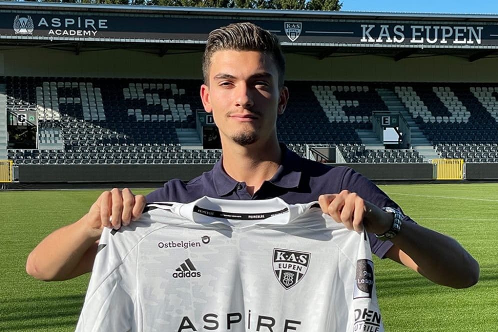 Uliks Polloshka spielt für die AS Eupen an der Konsole